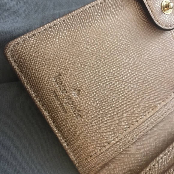 Kate Spade Bifold Wallet - Picture 4 of 8